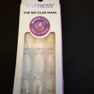 imPRESS No Glue Mani Press-On Nails in Cream with Gold Script Accents